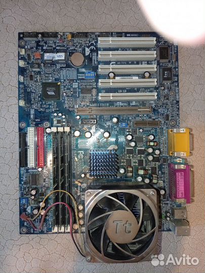 Материнская плата с процессором и памятью