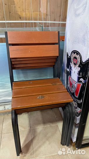 Летние деревянные стулья