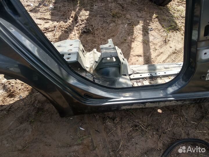 Крыло заднее правое Рено Сценик 2