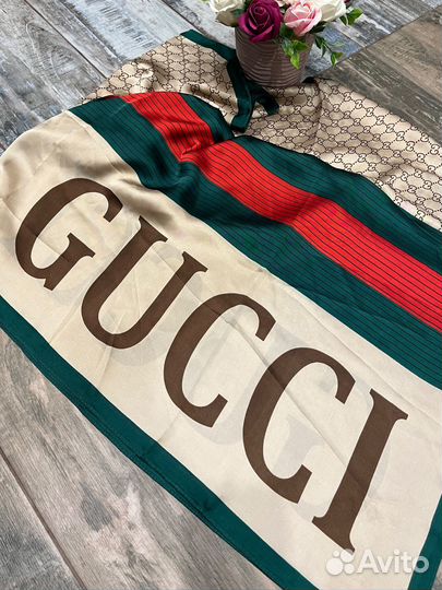 Шелковый палантин шарф Gucci бежевый