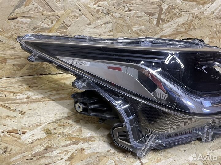 Фара передняя правая LED Toyota Corolla 210