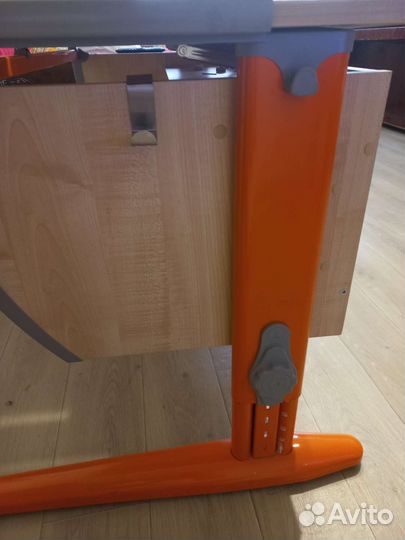 Растущая парта с регулировкой высоты и наклона