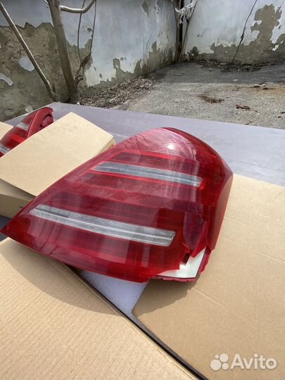 Задний рест фонарь w221