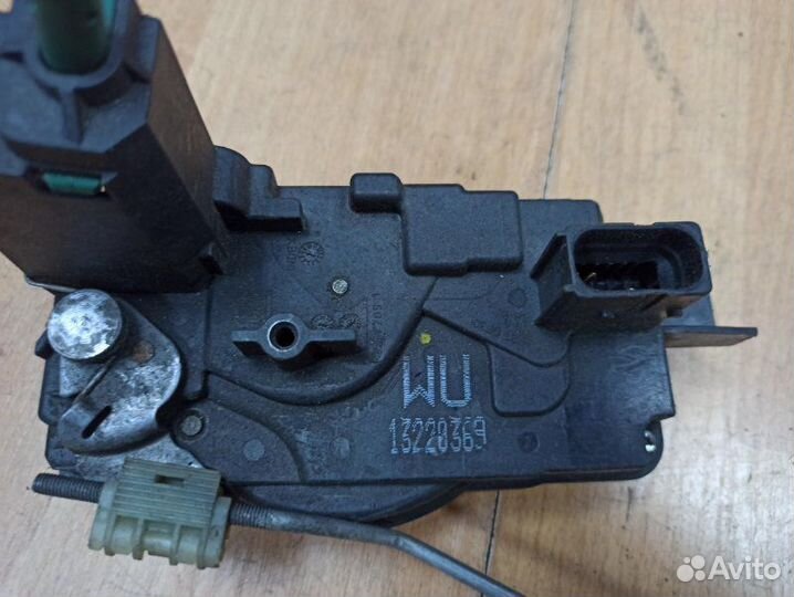 Замок двери передний левый Opel Zafira B минивэн