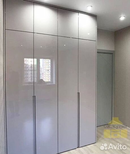 Книжный шкаф