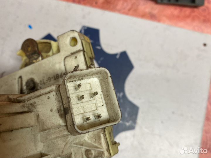 Замок двери передний левый Ford XS41A21813EF