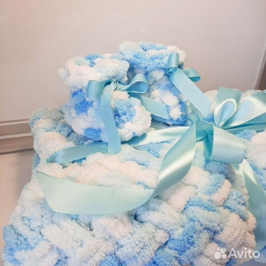 Плед и пинетки ручной работы