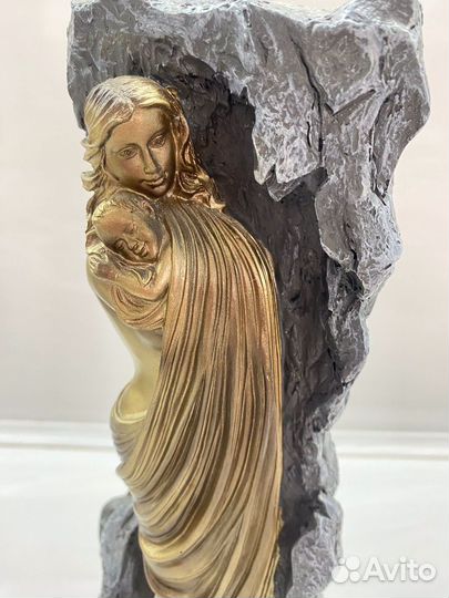 Статуэтка Мать и Дитя. Материнство