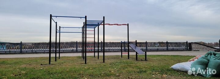 Уличный спортивный комплекс