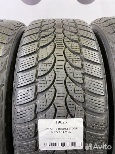Bridgestone Blizzak LM-32 225/55 R17
