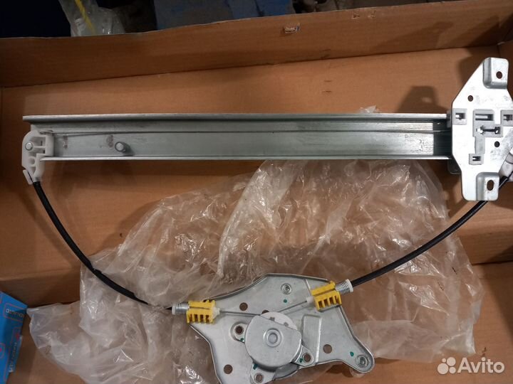 Стеклоподъемник Accent правый