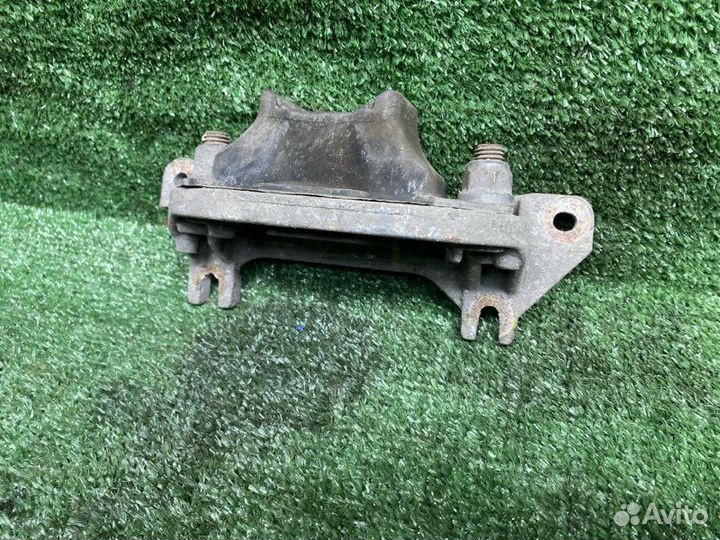 Кронштейн МКПП Renault Logan