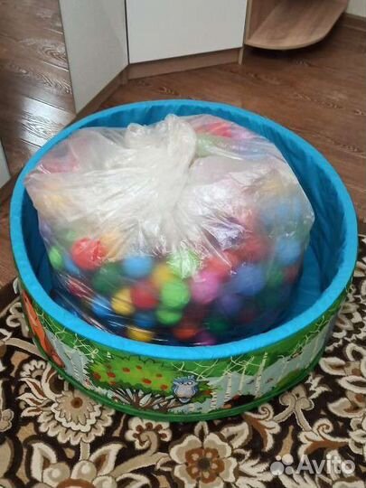 Сухой бассейн с шариками