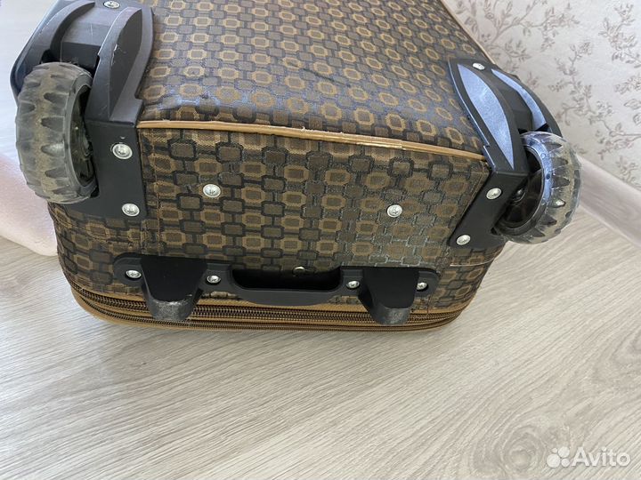 Чемодан на колесах