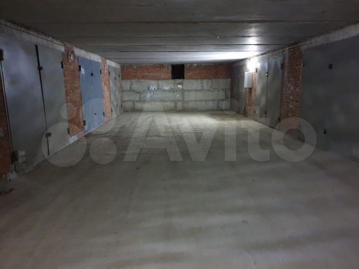 Гараж, > 30 м²