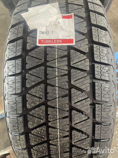 Bridgestone Blizzak DM-V3 285/45 R22 110T
