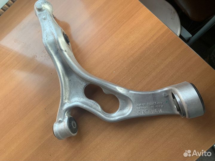 Рычаг передний нижний правый 7P0407152C VAG