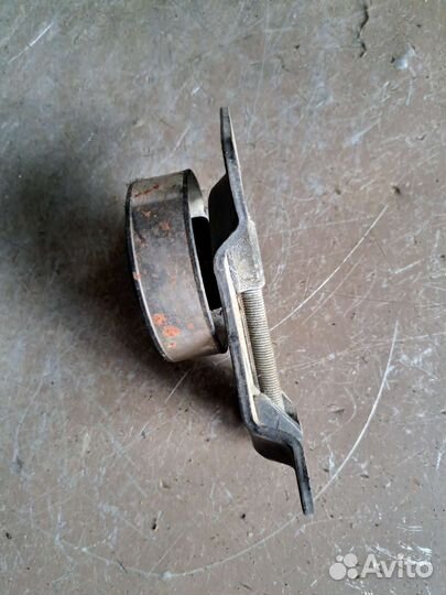 Ролики натяжители на Nissan Fuga