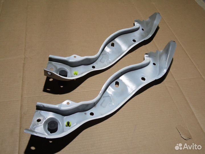 Верхняя планка панели Тойота Приус 50