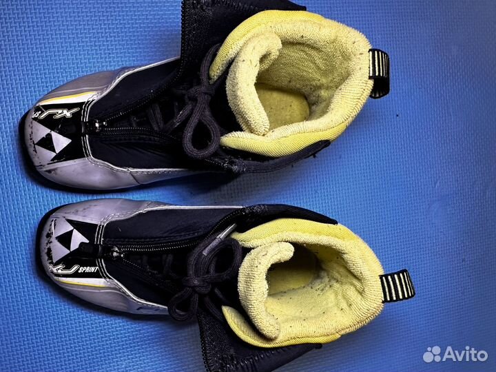 Лыжный комплект (лыжи 140 см, ботинки 33 размер)