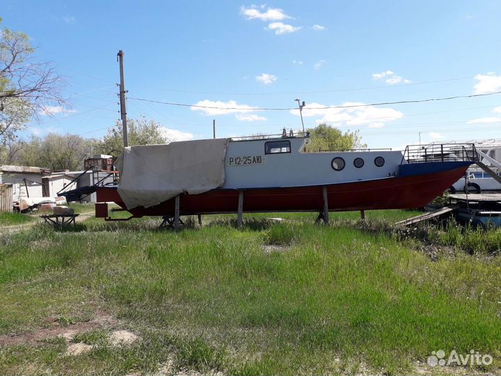 Лодка моторная