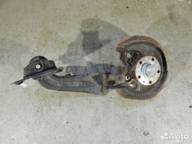 Кулак задний левый Vw Golf 5