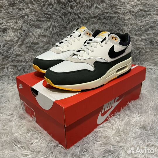 Nike Air Max 1 University Gold