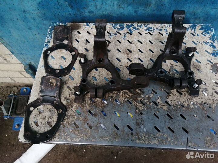 Кулак поворотный передний Opel Zafira B Astra H