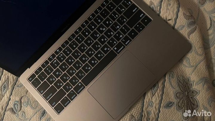 Продам Macbook Air A1932 (повреждена матрица)