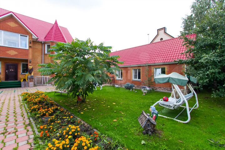 Коттедж 400,6 м² на участке 12,3 сот.