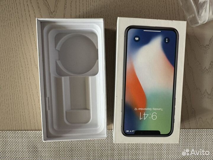 Коробка от iPhone 10