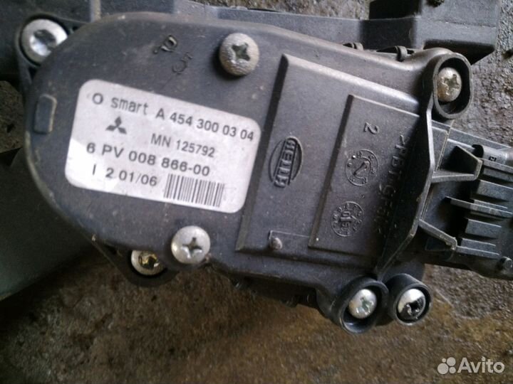 Педаль газа Mitsubishi Colt 2006 год