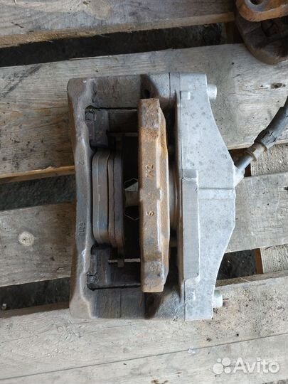 Суппорт тормозной передний левый Volvo XC90 рест