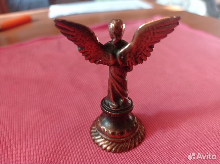 Ангел с крестом