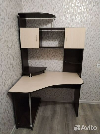 Стол компьютерный