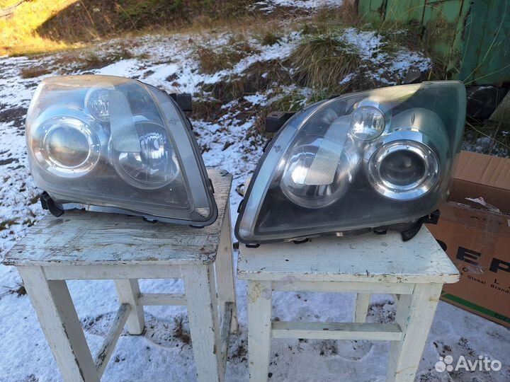 Фары на toyota avensis