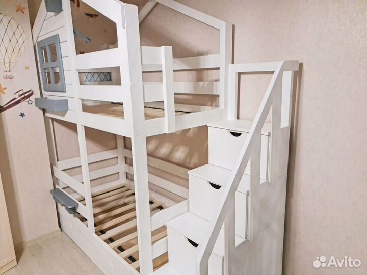 Двухъярусная кровать из массива