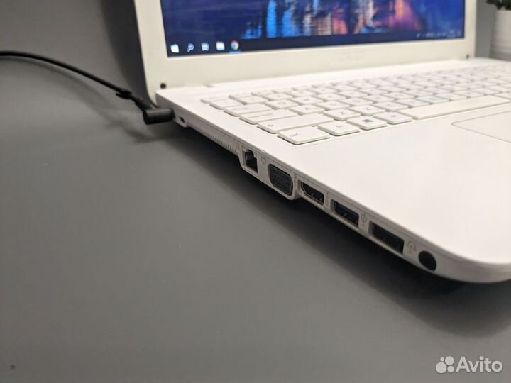 Мощный ноутбук Asus i3-4005/6gb/hdd500/nv 920m