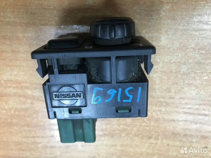 Блок управления зеркалами Nissan Cefiro A33 с1998