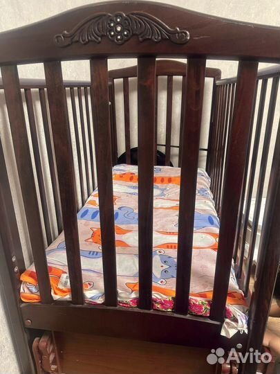 Детская кроватка с маятником и 2 ящика