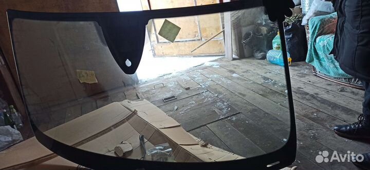 Лобовое стекло на Volkswagen Touareg 2