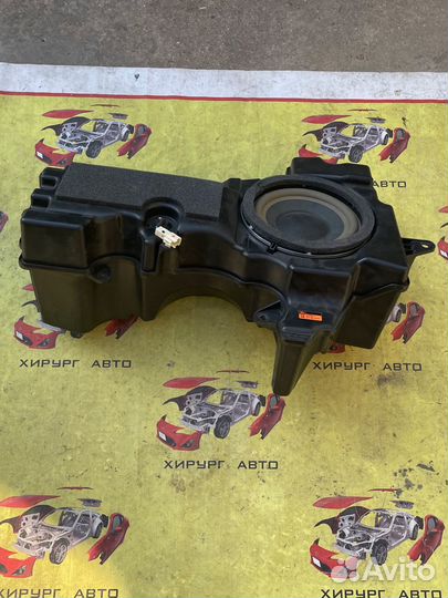 Сабвуфер Toyota Land Cruiser 200