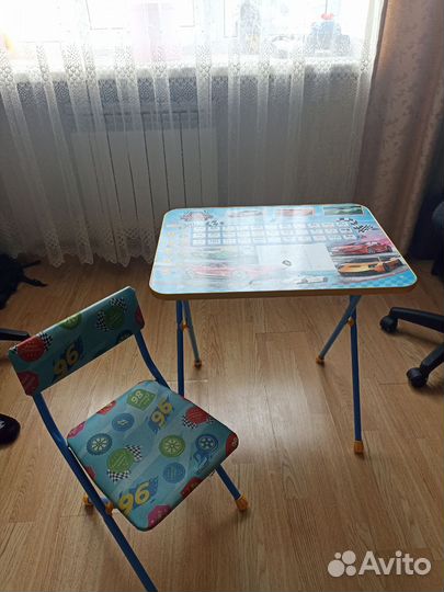 Детский стол письменный