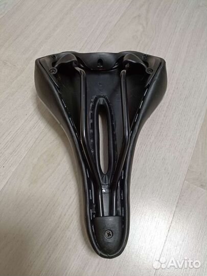 Седло с вентиляцией для велосипеда 27,5 см х 15 см