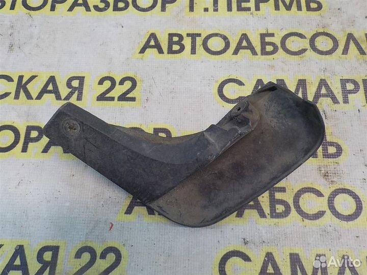 Брызговик задний правый Toyota Corolla (E120) 200