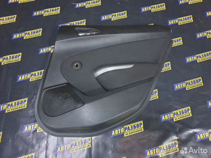 Обшивка задней правой двери Опель Астра J