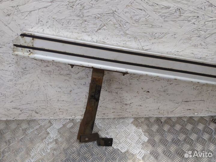 Б/У Подножка Подмято крепление, царапины Правая