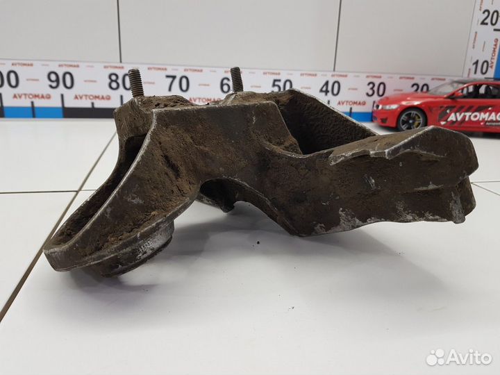 Кронштейн двигателя левый