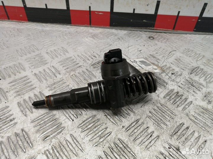 Форсунка Volkswagen Golf 4 2001 038130073AG