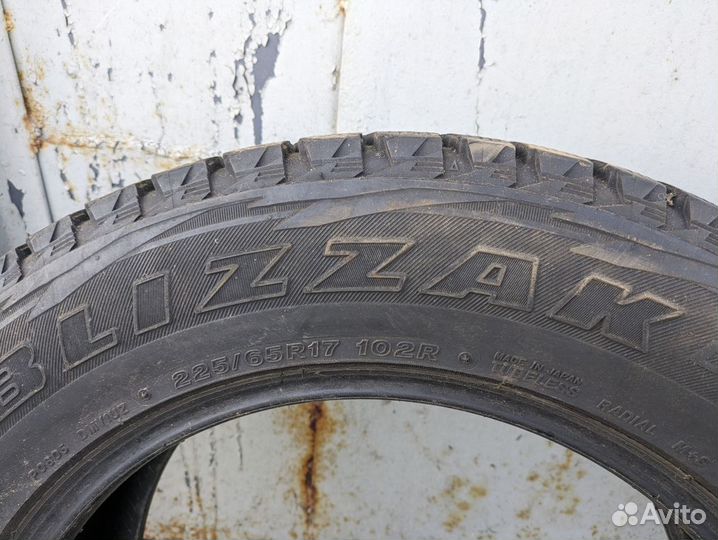 Bridgestone Blizzak DM-V1 225/65 R17 102